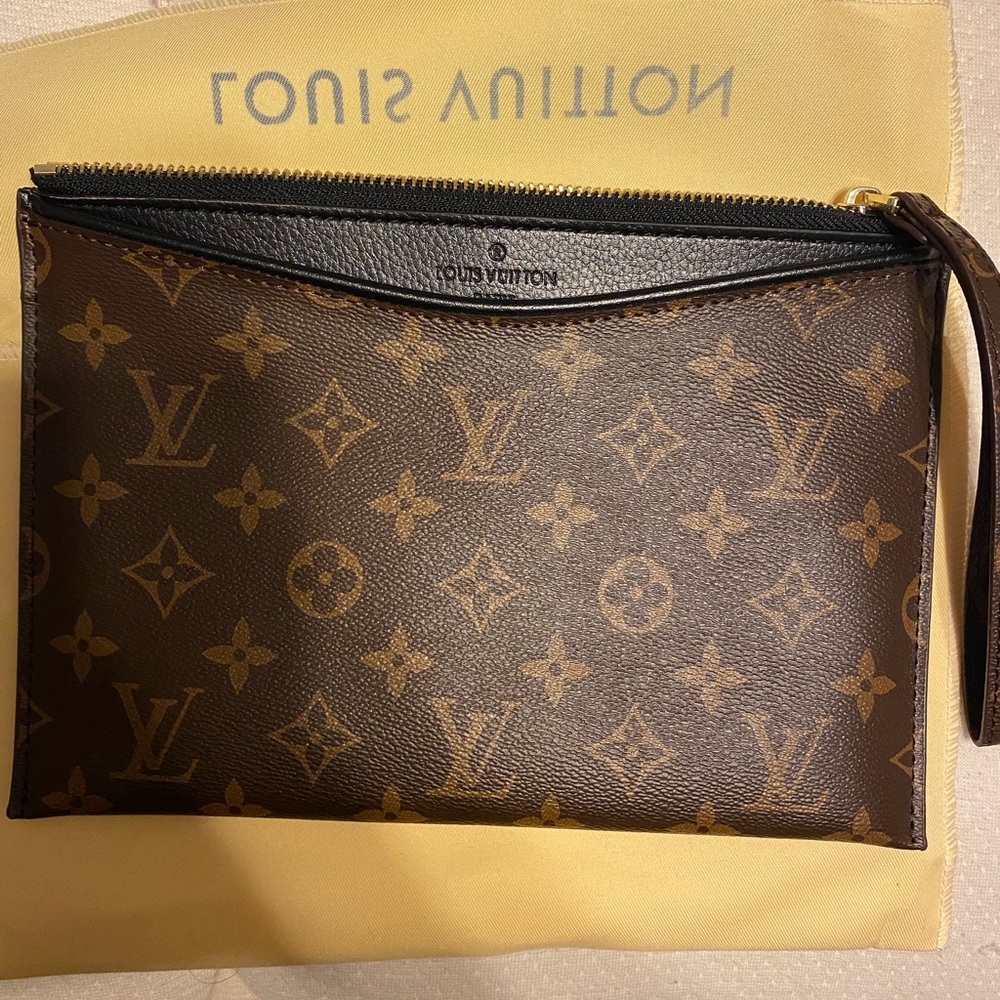 LV pouch